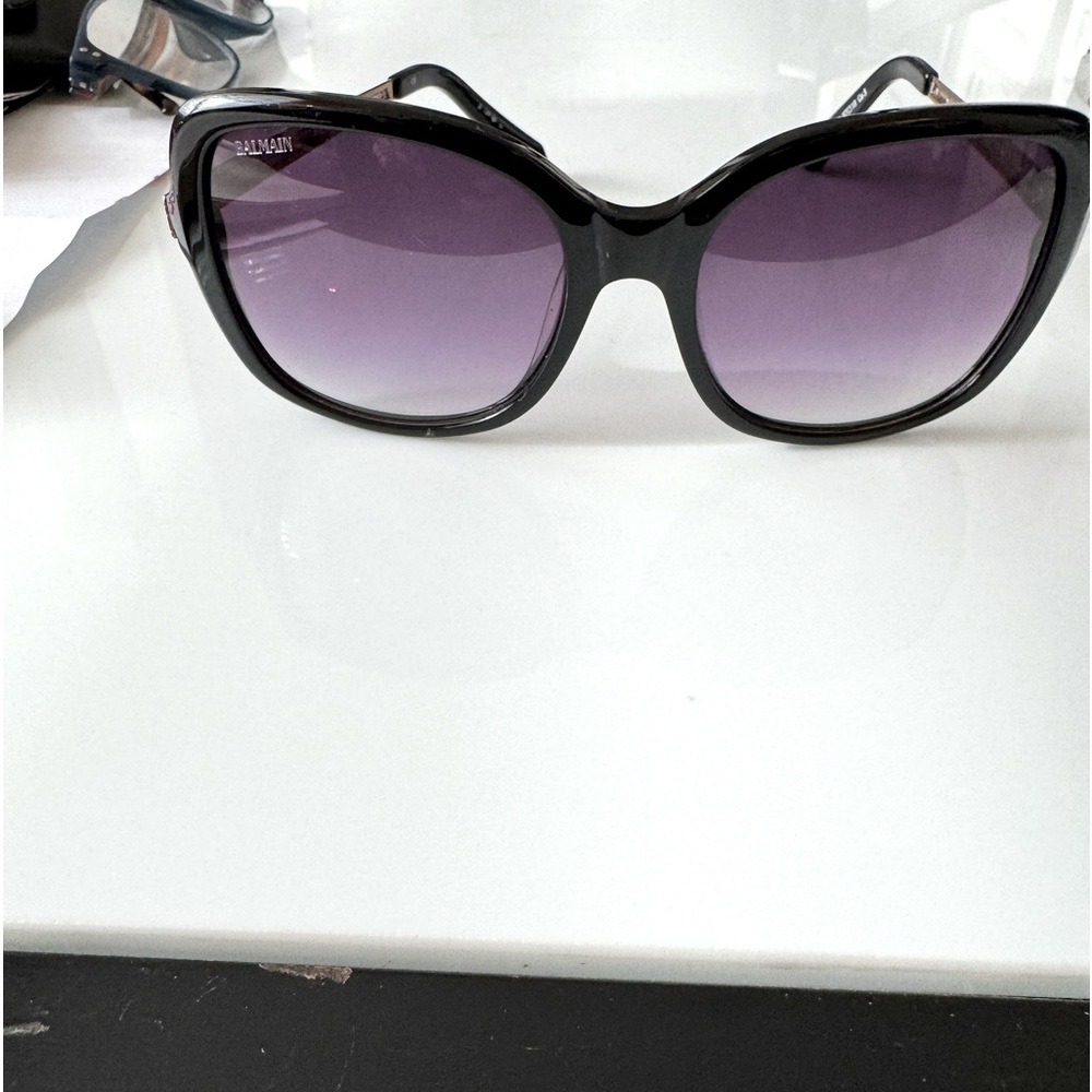 Beautiful tint oversized Balmain black sunglasses